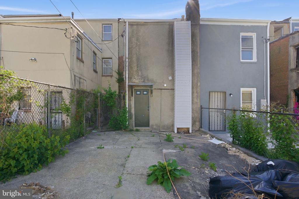 1328 N CAREY STREET