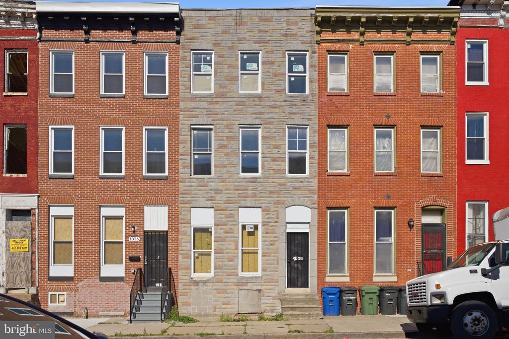 1328 N CAREY STREET