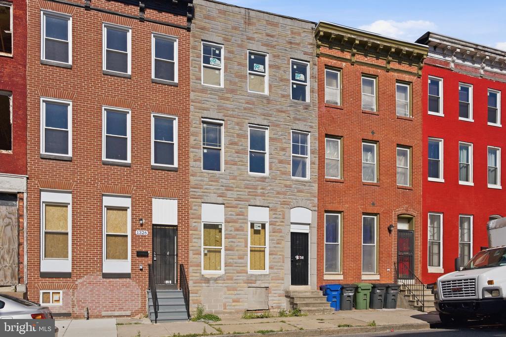 1328 N CAREY STREET