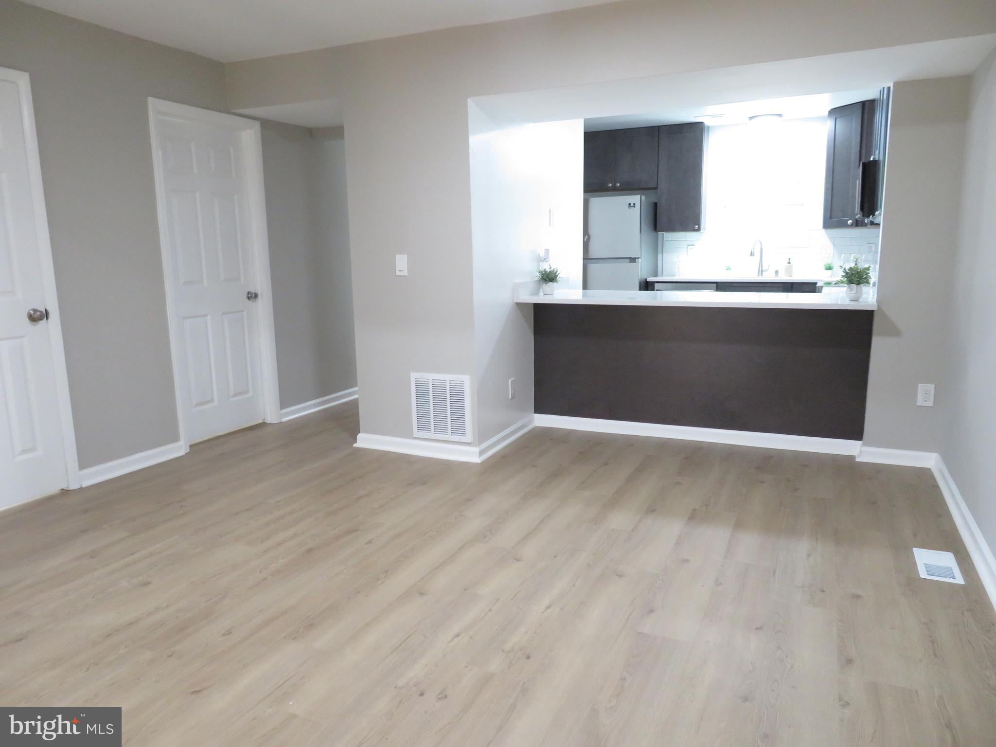 6 GLYNDALE CT