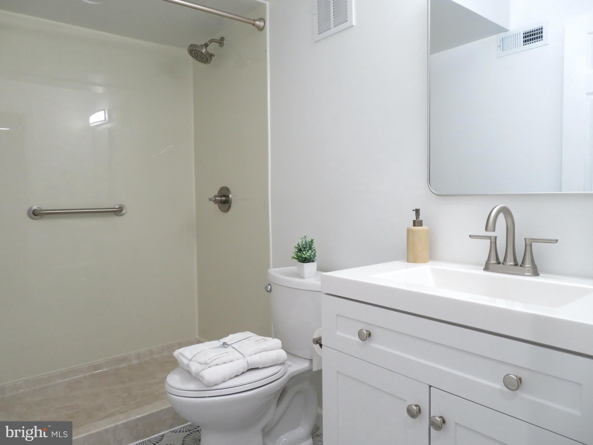 6 GLYNDALE CT