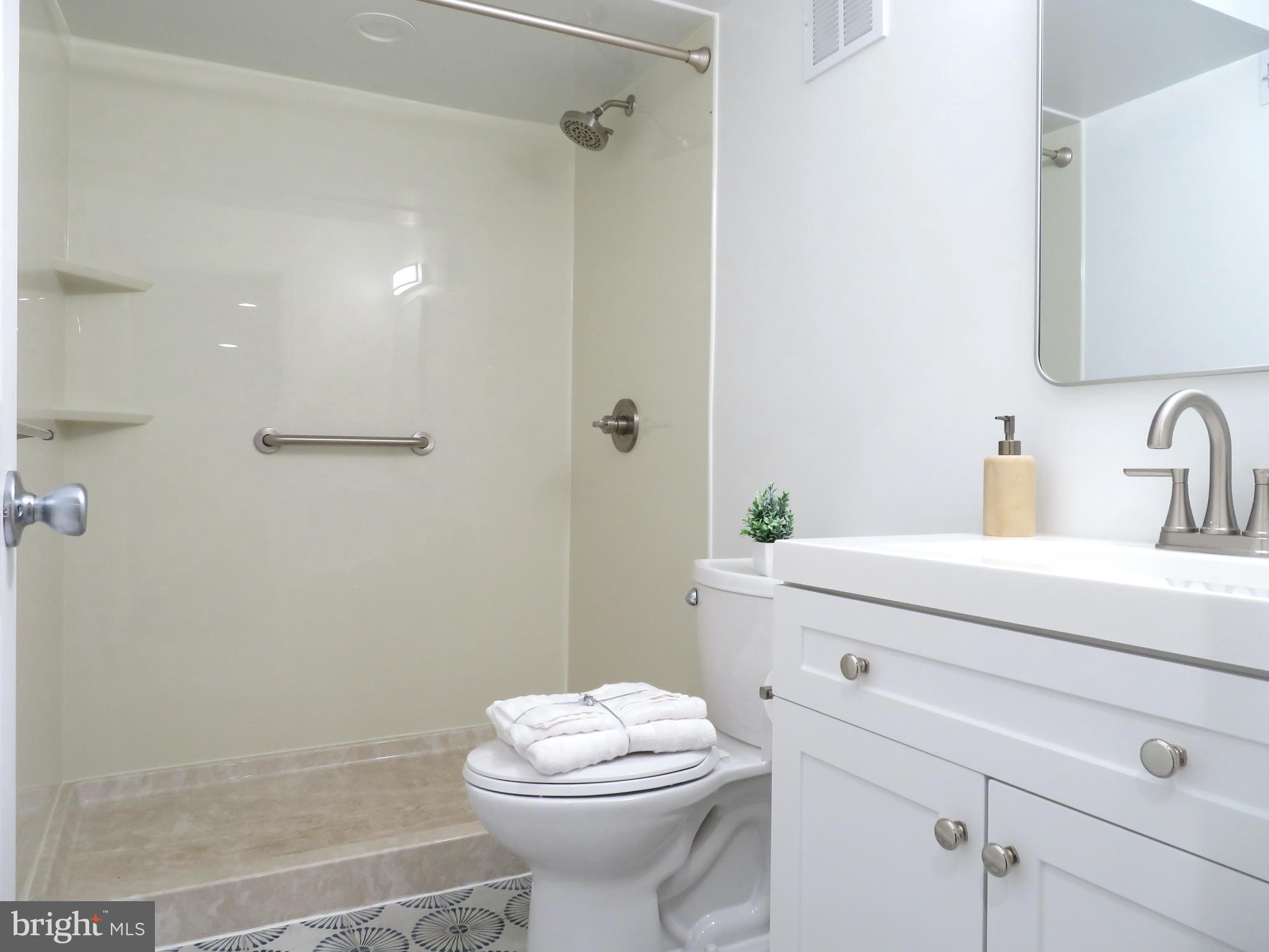 6 GLYNDALE CT