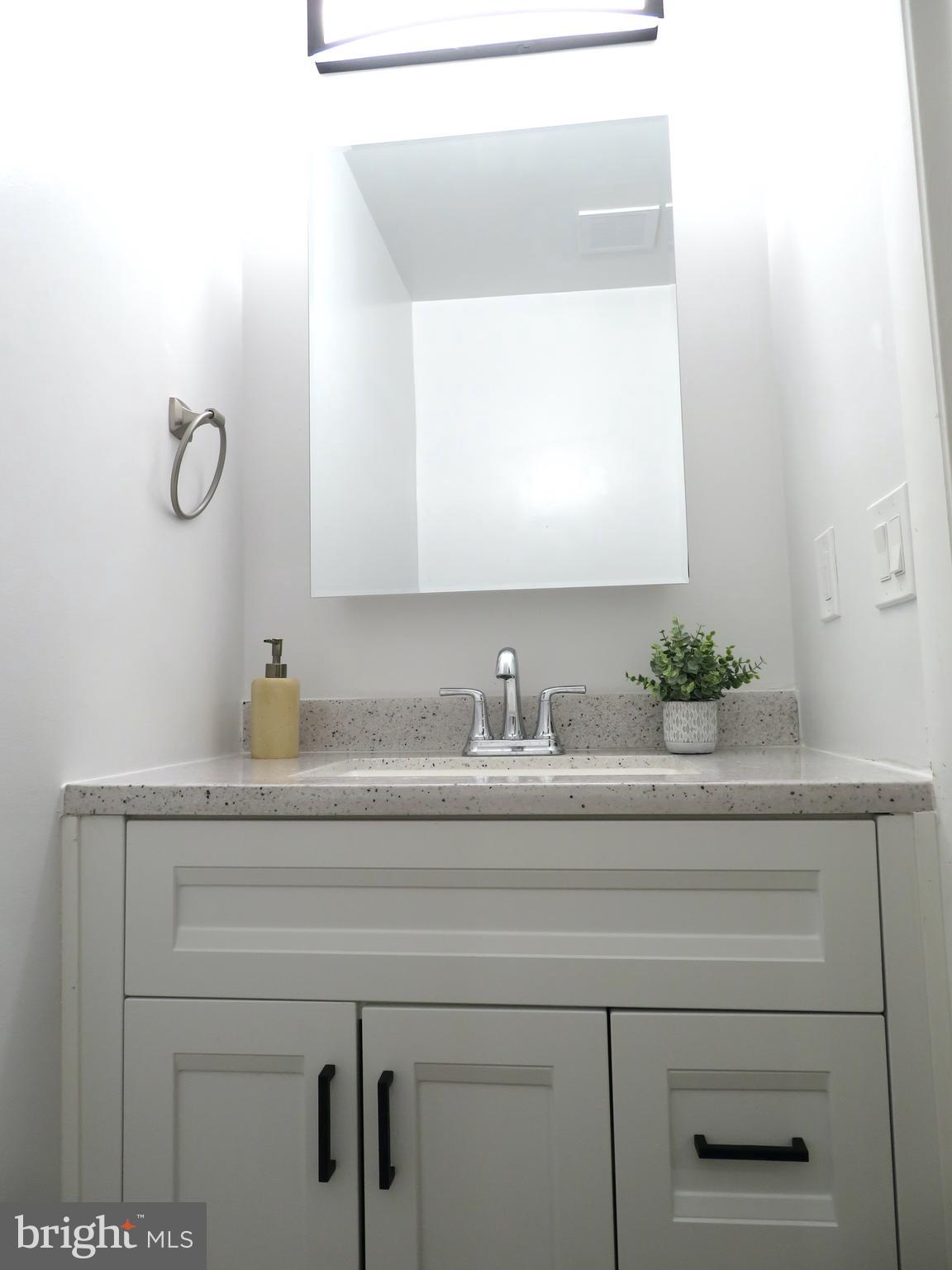6 GLYNDALE CT