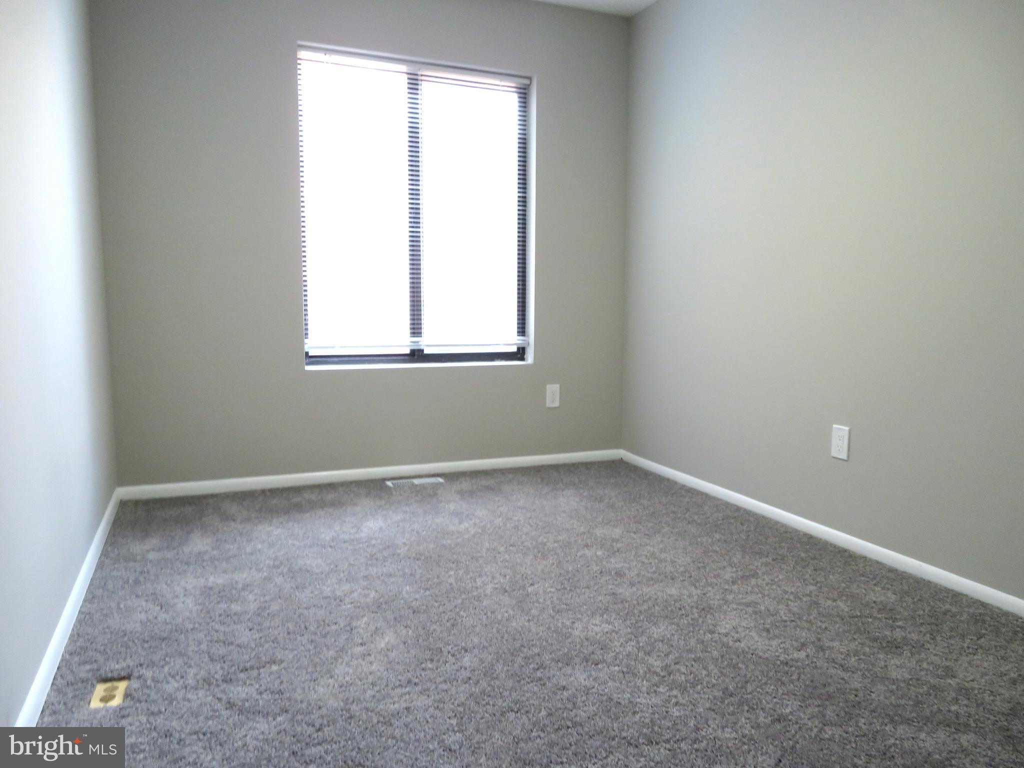 6 GLYNDALE CT