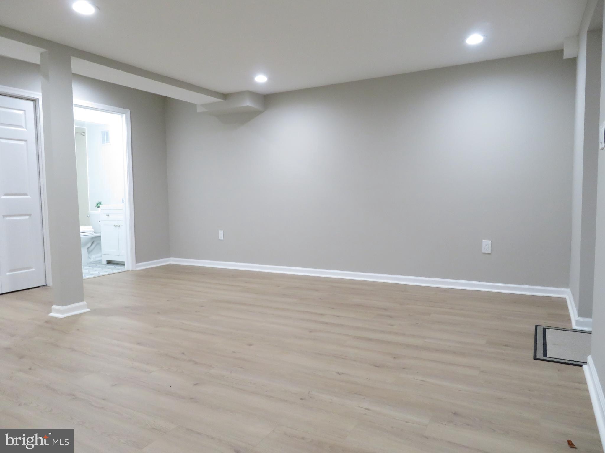 6 GLYNDALE CT