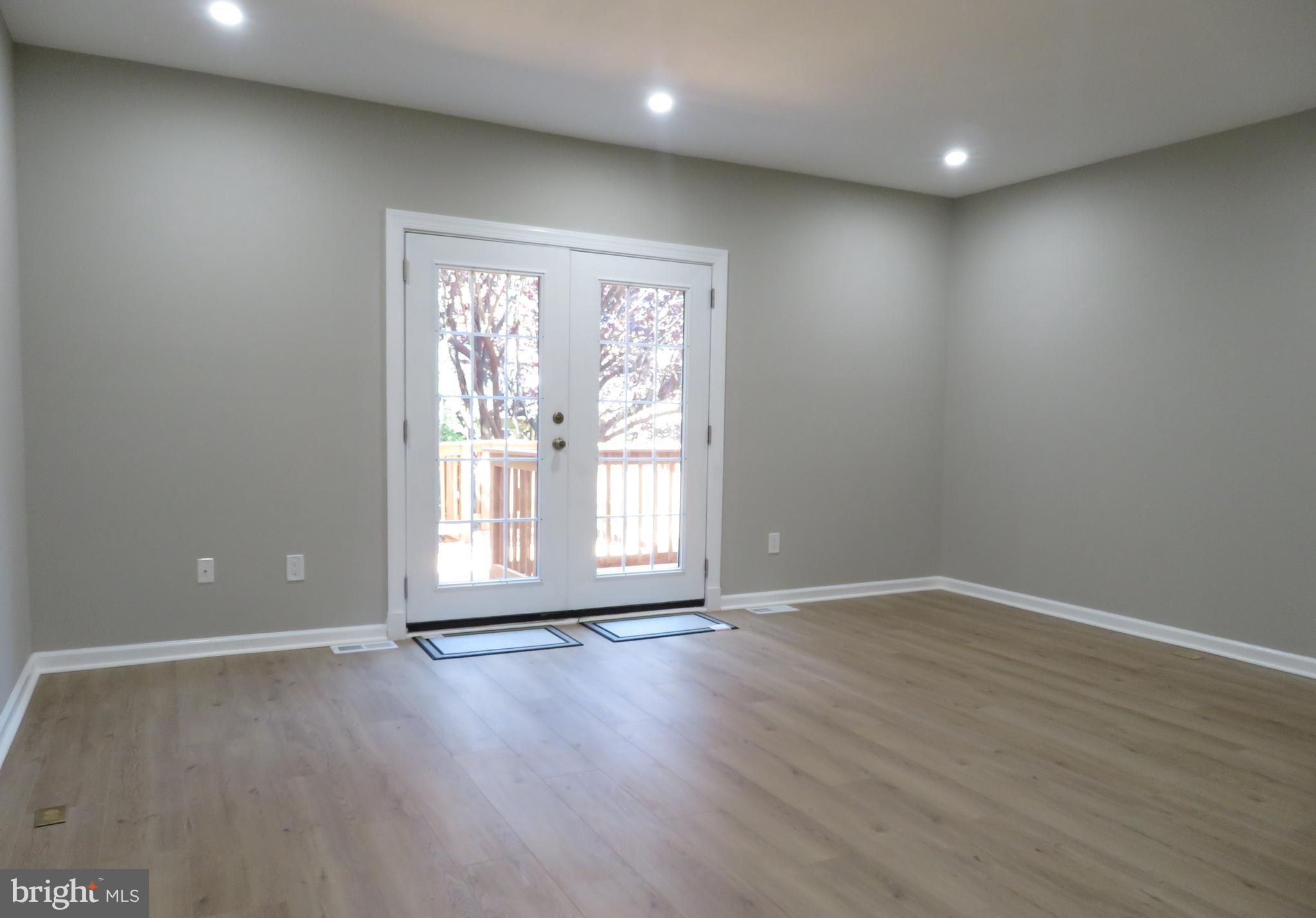 6 GLYNDALE CT
