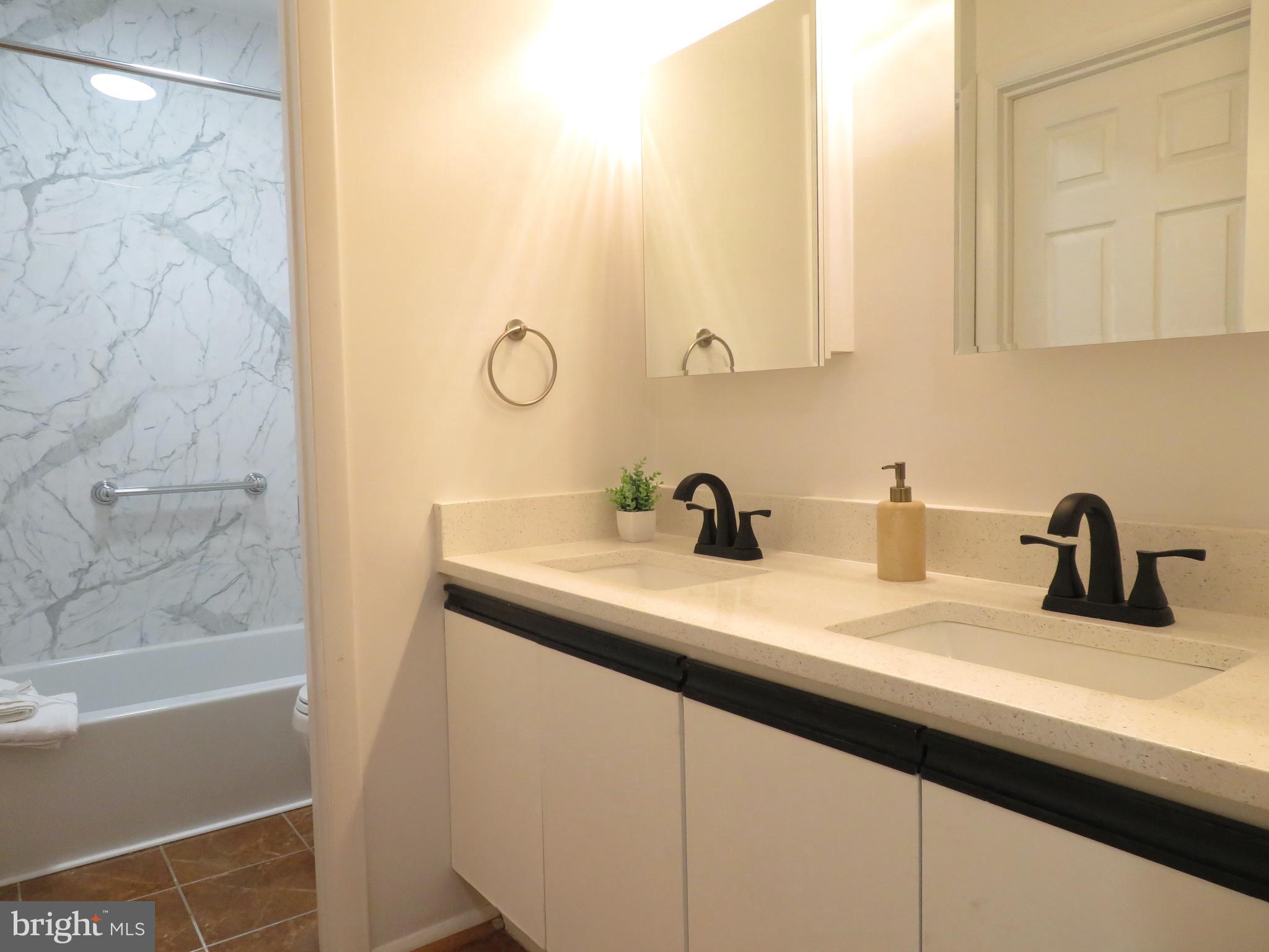6 GLYNDALE CT