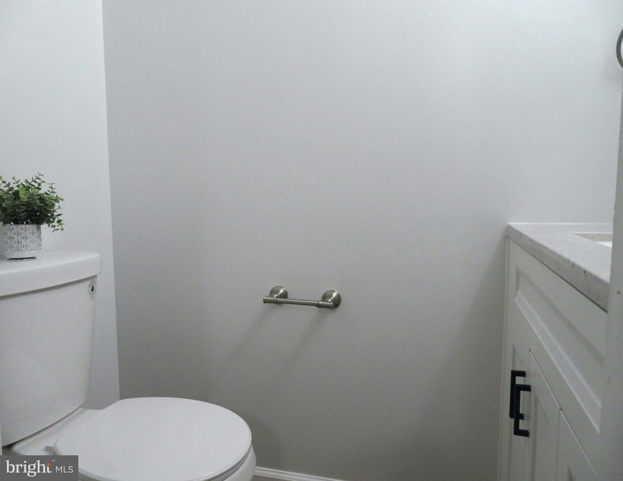 6 GLYNDALE CT