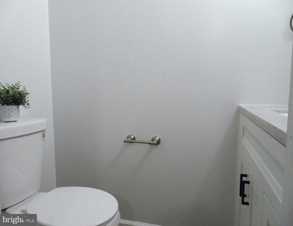 6 GLYNDALE COURT