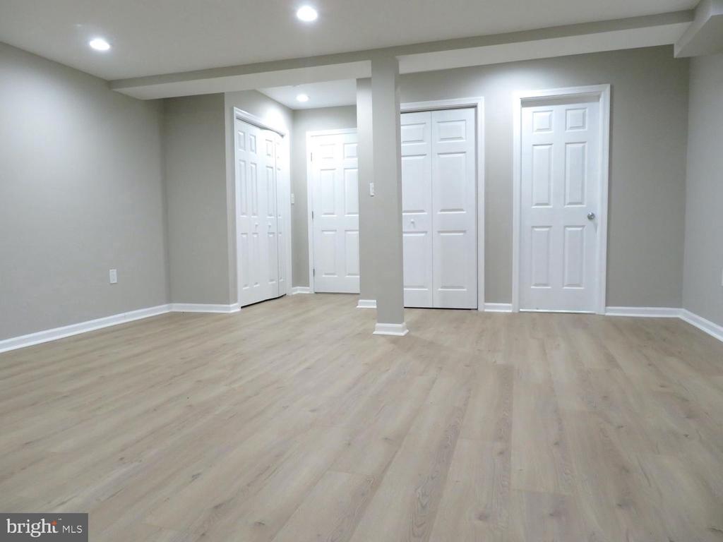 6 GLYNDALE COURT