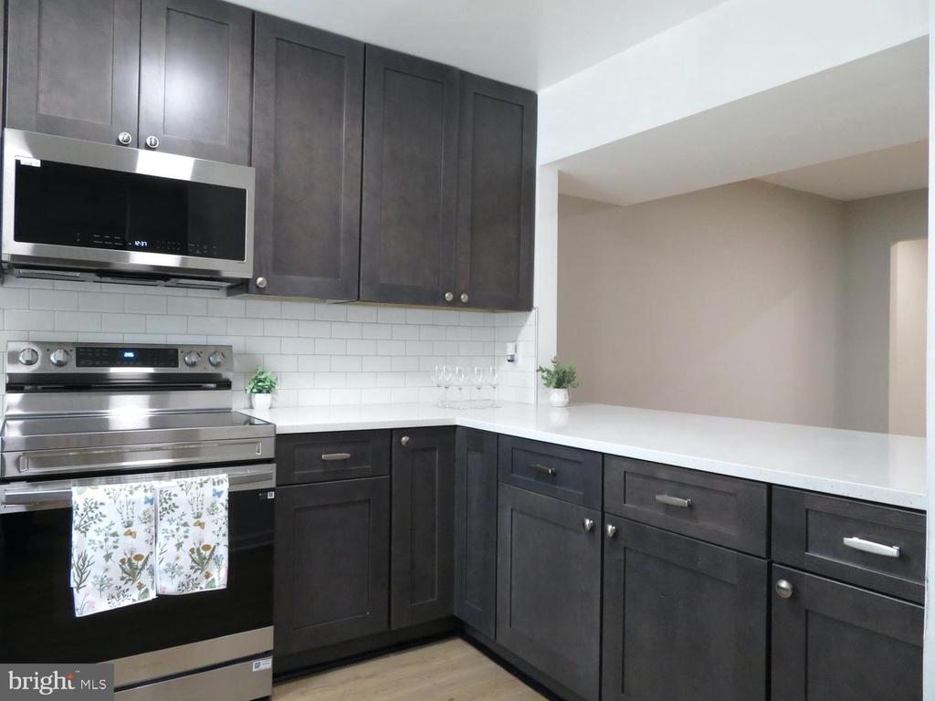 6 GLYNDALE COURT