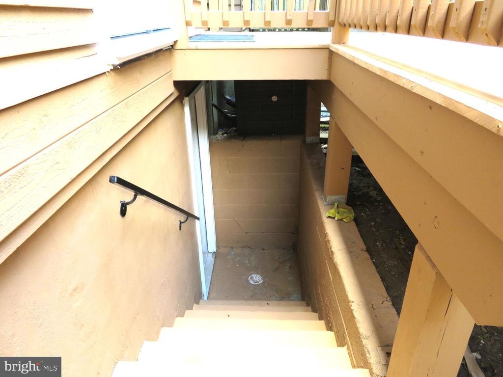 6 GLYNDALE COURT