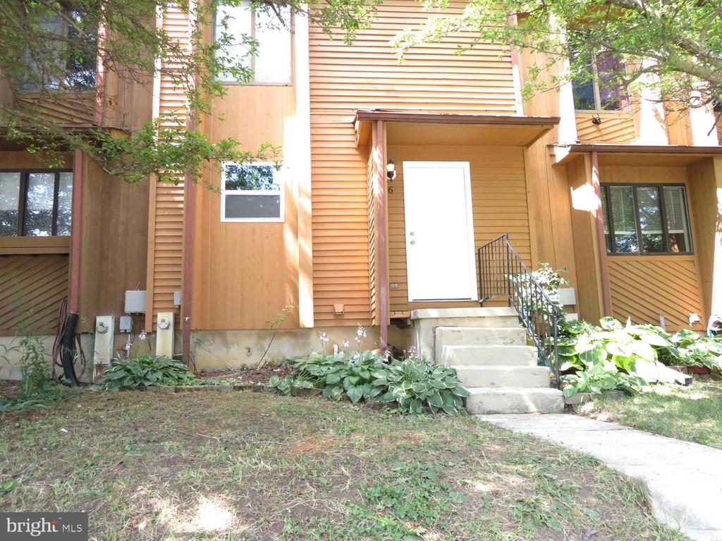 6 GLYNDALE COURT