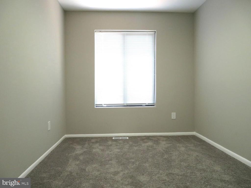 6 GLYNDALE COURT