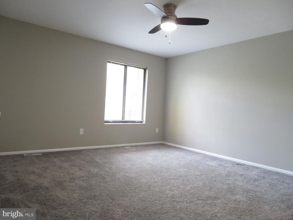 6 GLYNDALE COURT