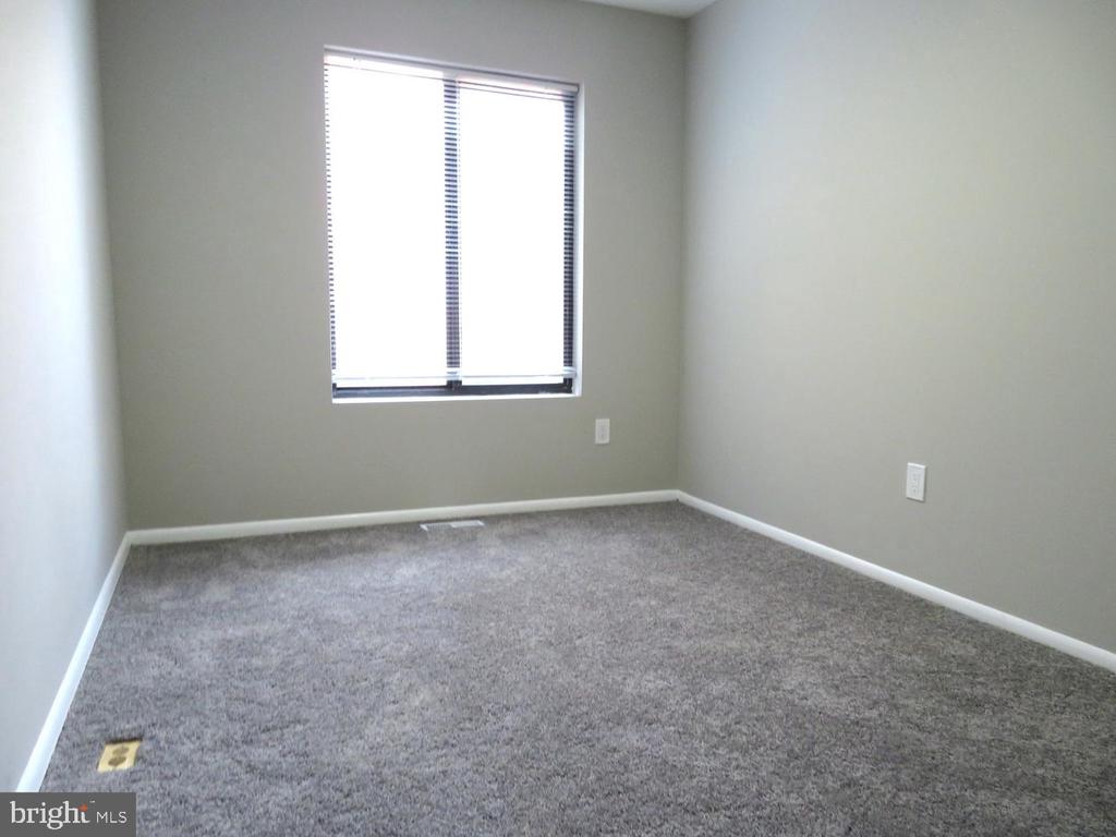 6 GLYNDALE COURT