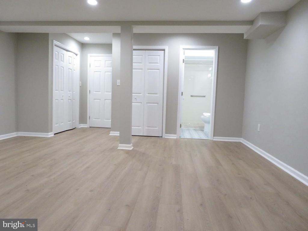 6 GLYNDALE COURT