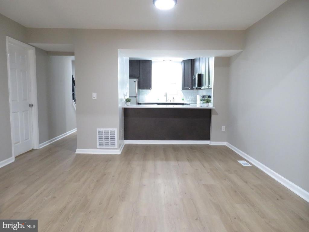 6 GLYNDALE COURT