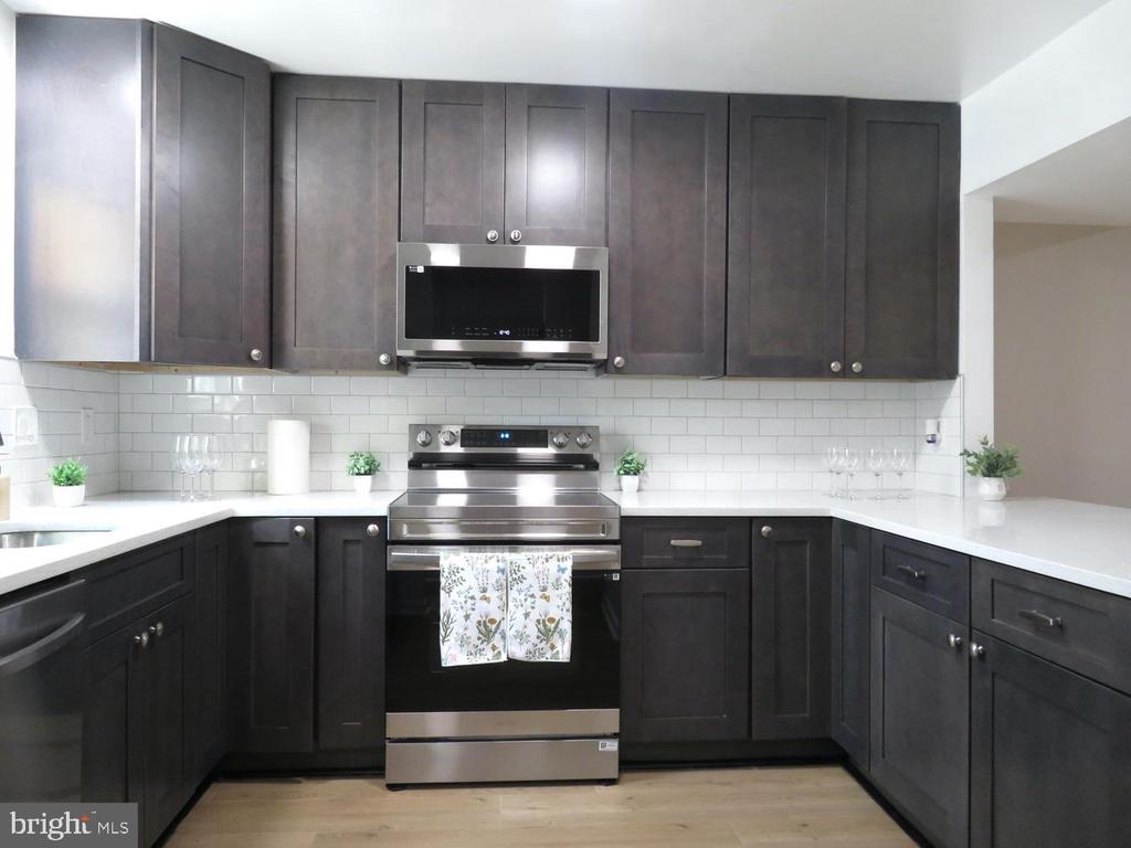 6 GLYNDALE COURT