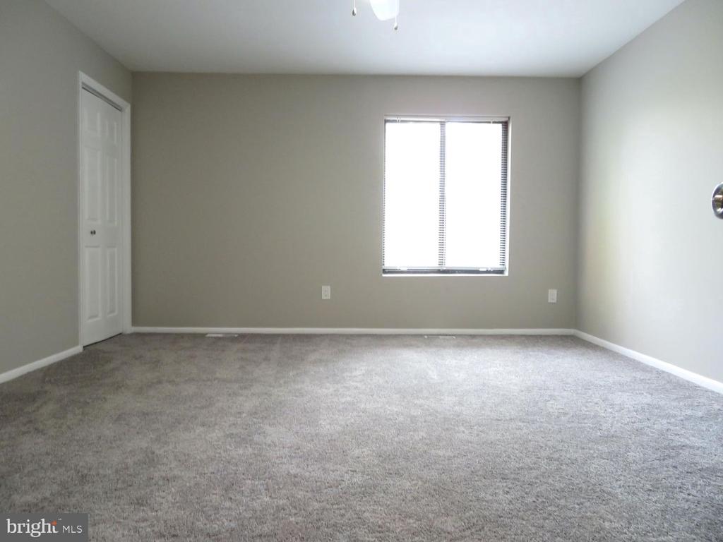 6 GLYNDALE COURT