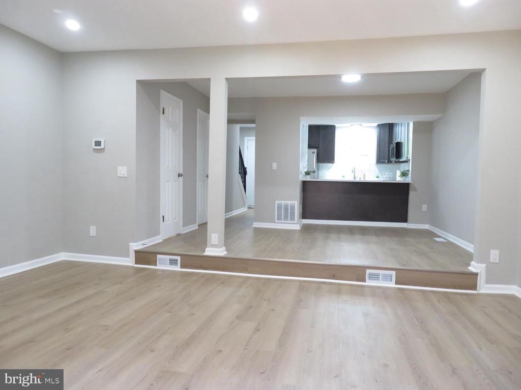 6 GLYNDALE COURT
