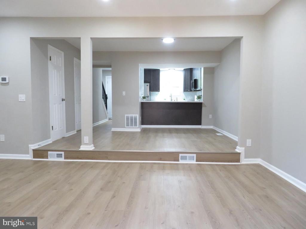 6 GLYNDALE COURT