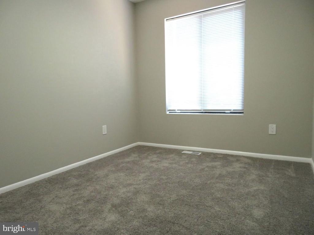 6 GLYNDALE COURT