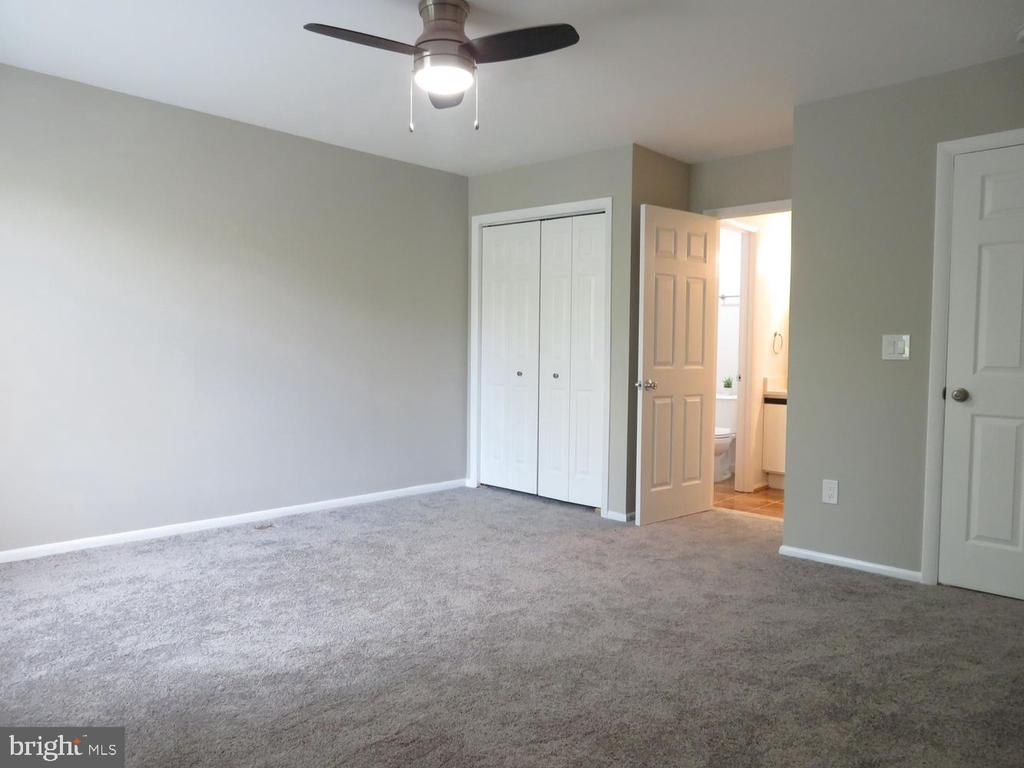 6 GLYNDALE COURT