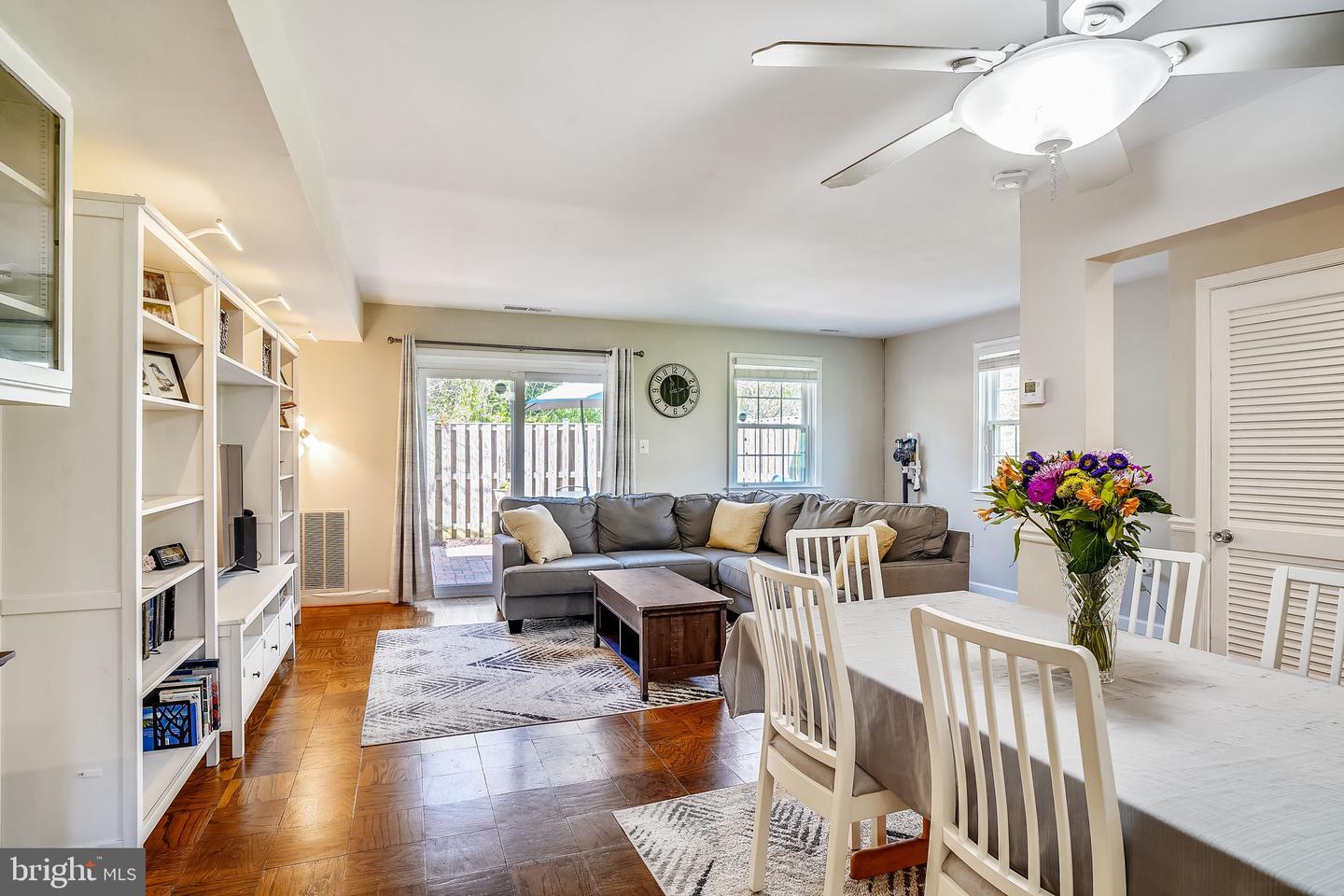 692 AZALEA DRIVE