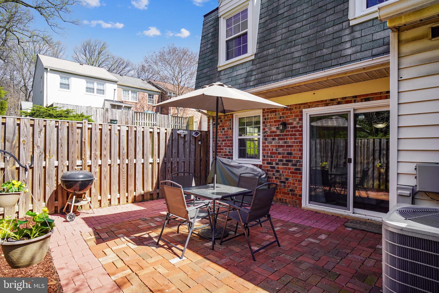 692 AZALEA DRIVE
