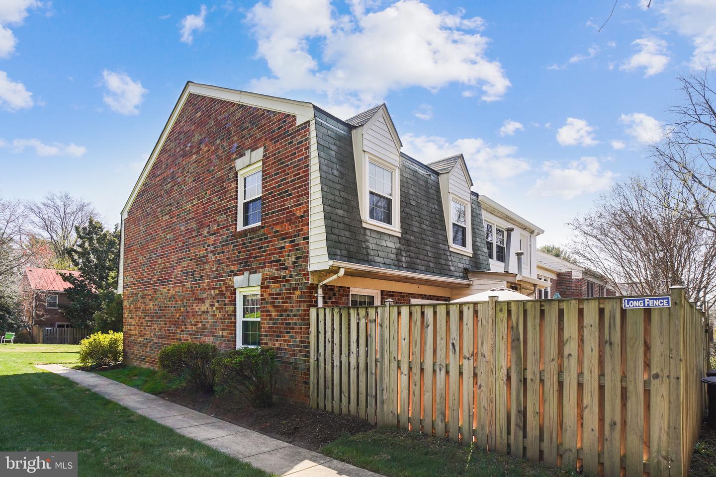 692 AZALEA DRIVE