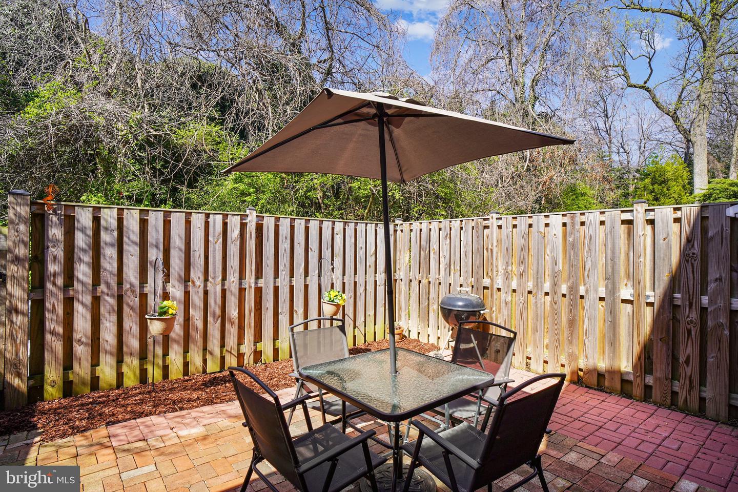 692 AZALEA DRIVE