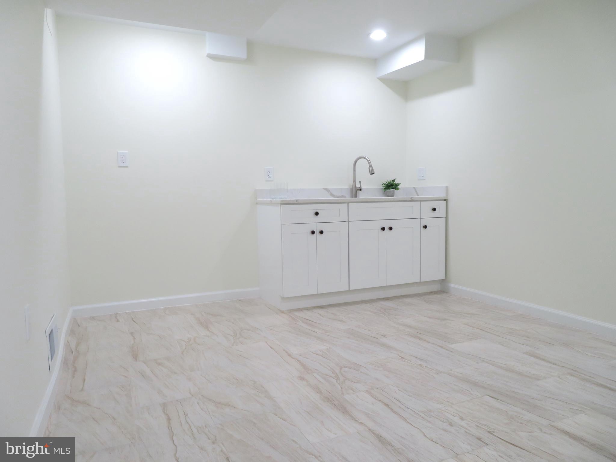 1220 Kathryn Rd