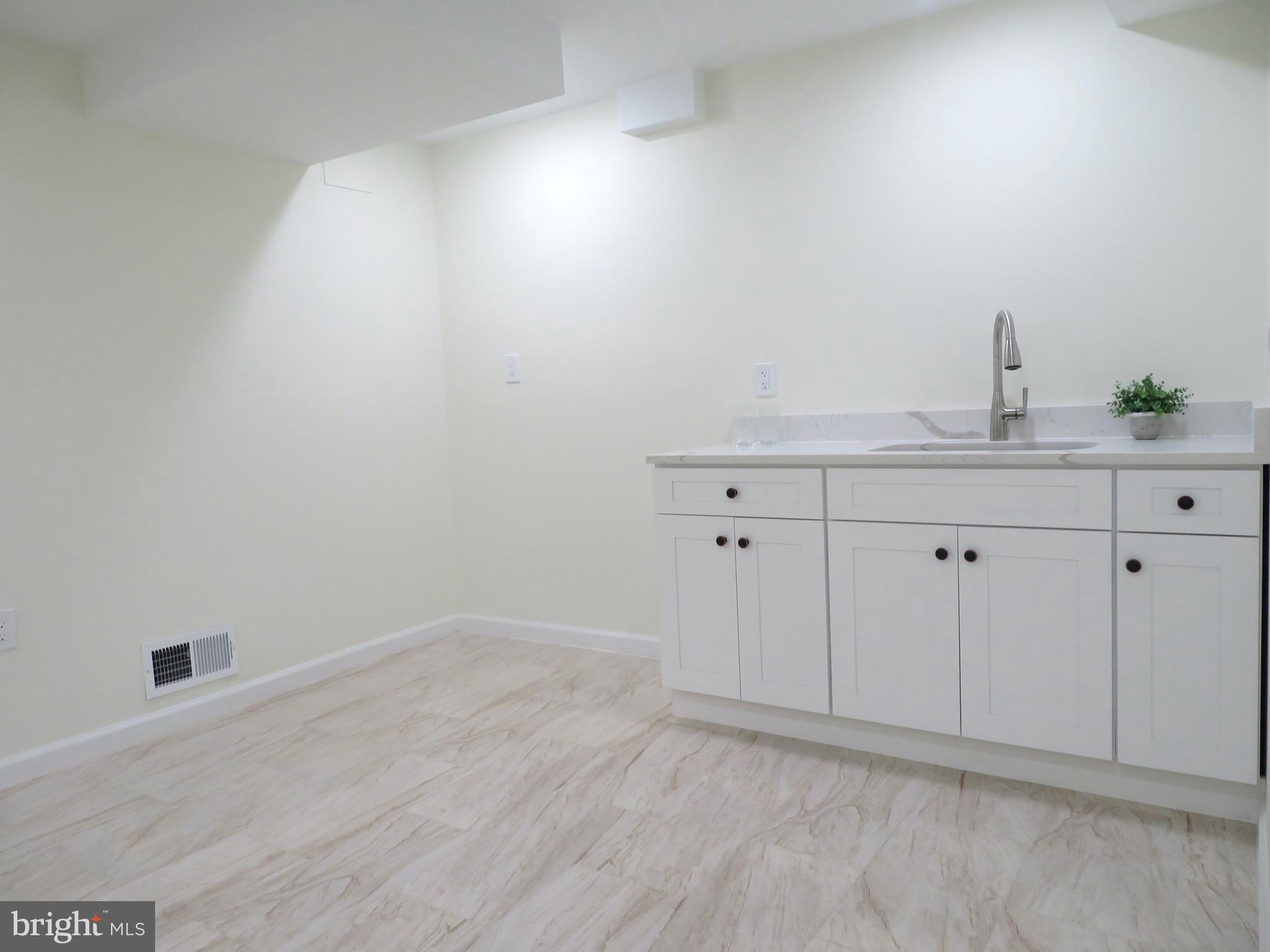 1220 Kathryn Rd