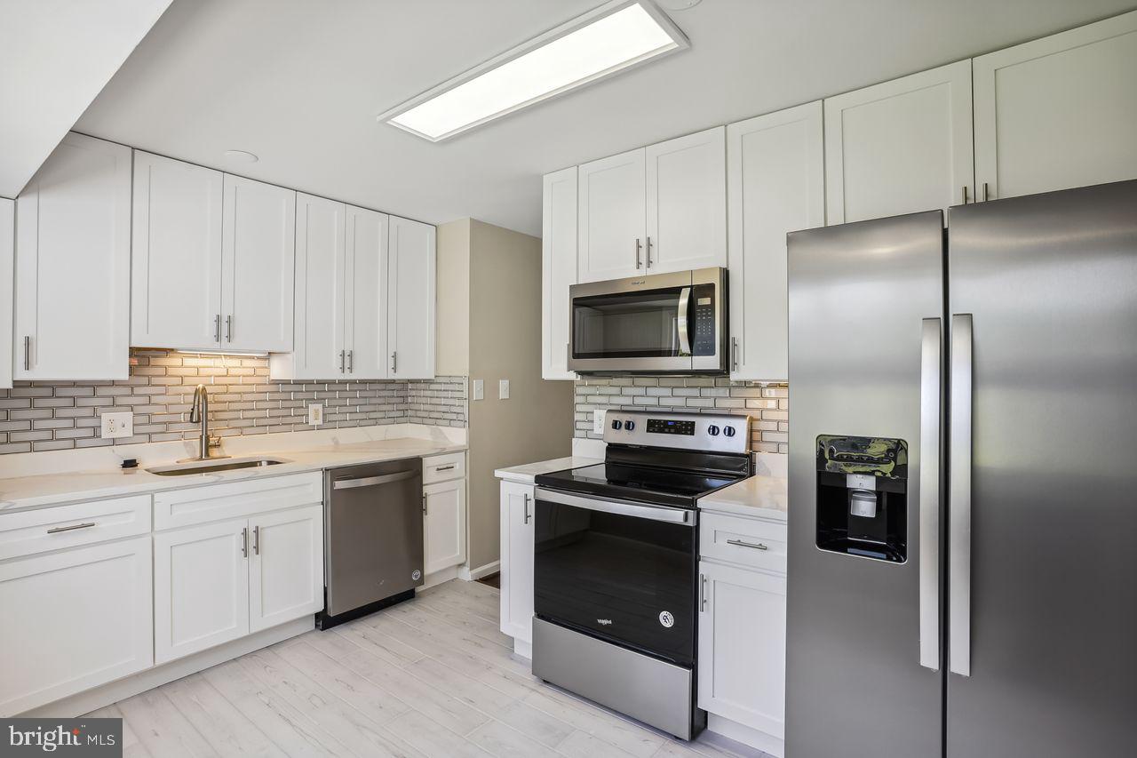 2116 GLENDORA DRIVE