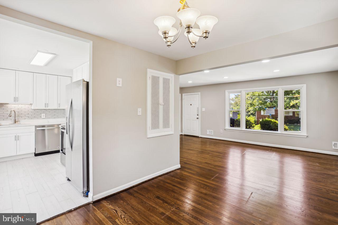 2116 GLENDORA DRIVE
