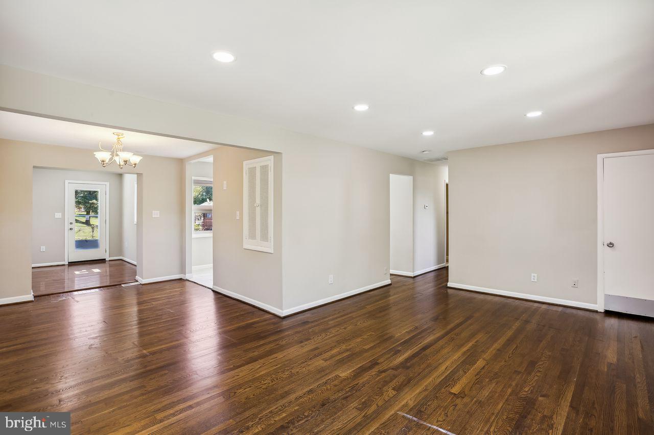 2116 GLENDORA DRIVE