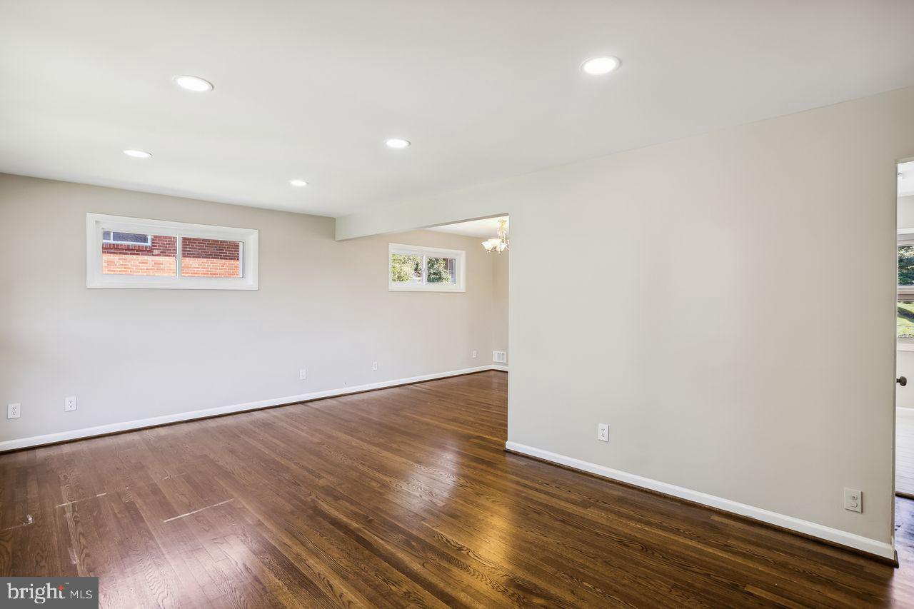2116 GLENDORA DRIVE