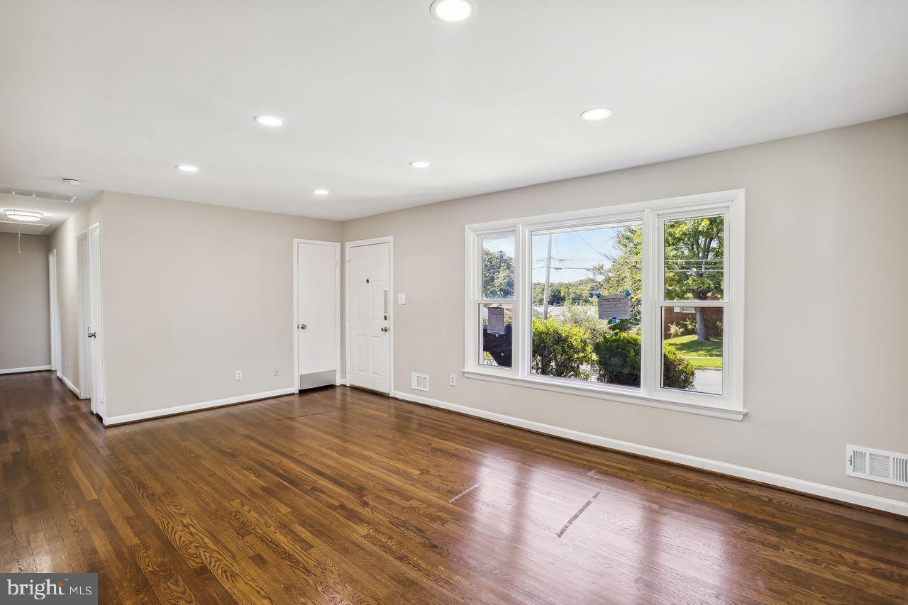 2116 GLENDORA DRIVE
