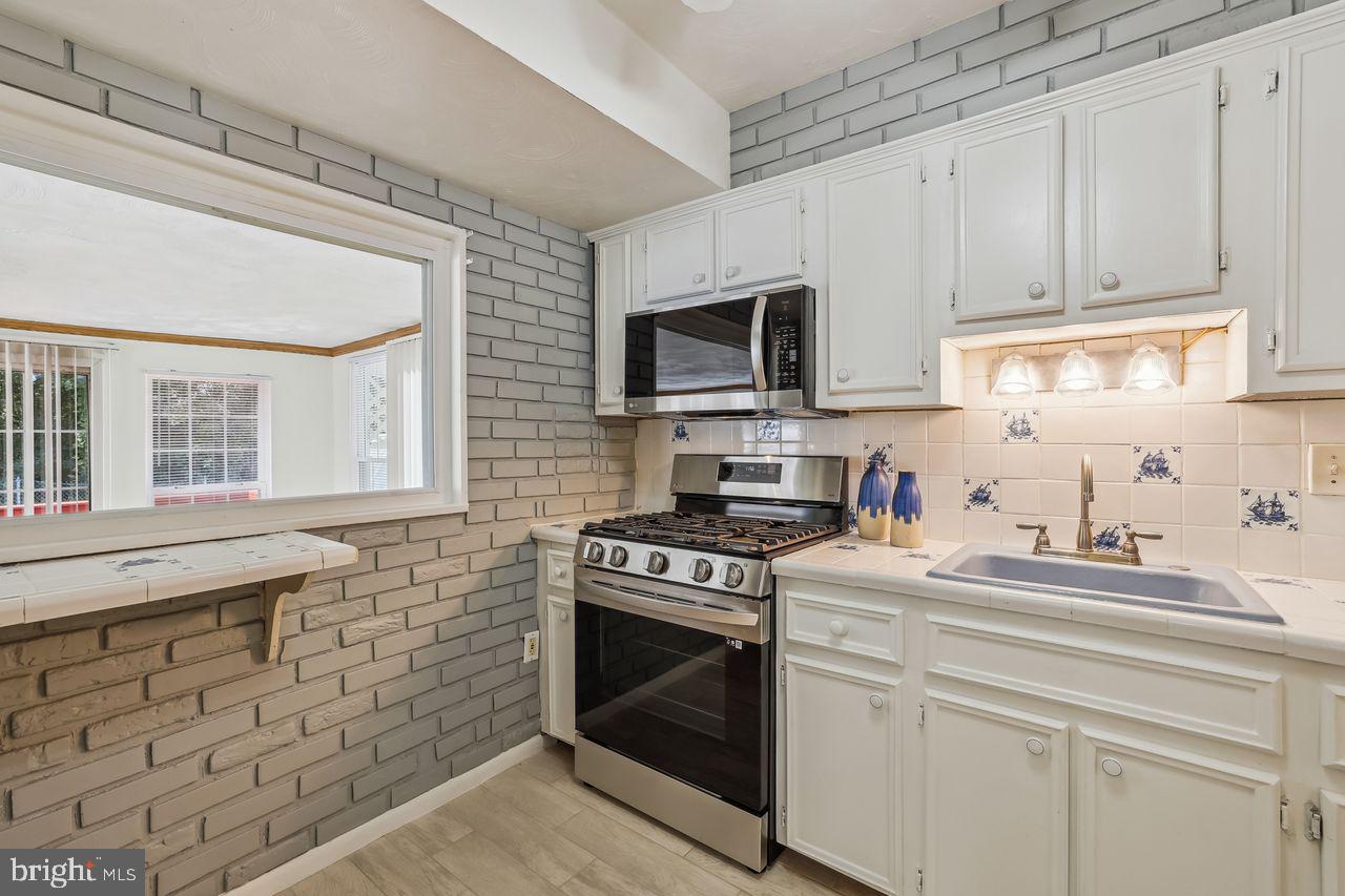 6417 COUNTRY CLUB COURT