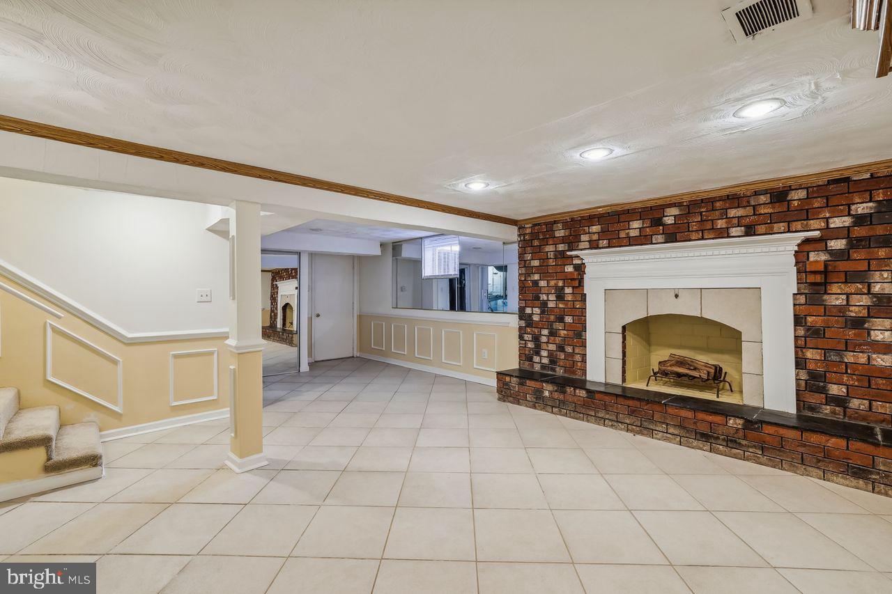 6417 COUNTRY CLUB COURT