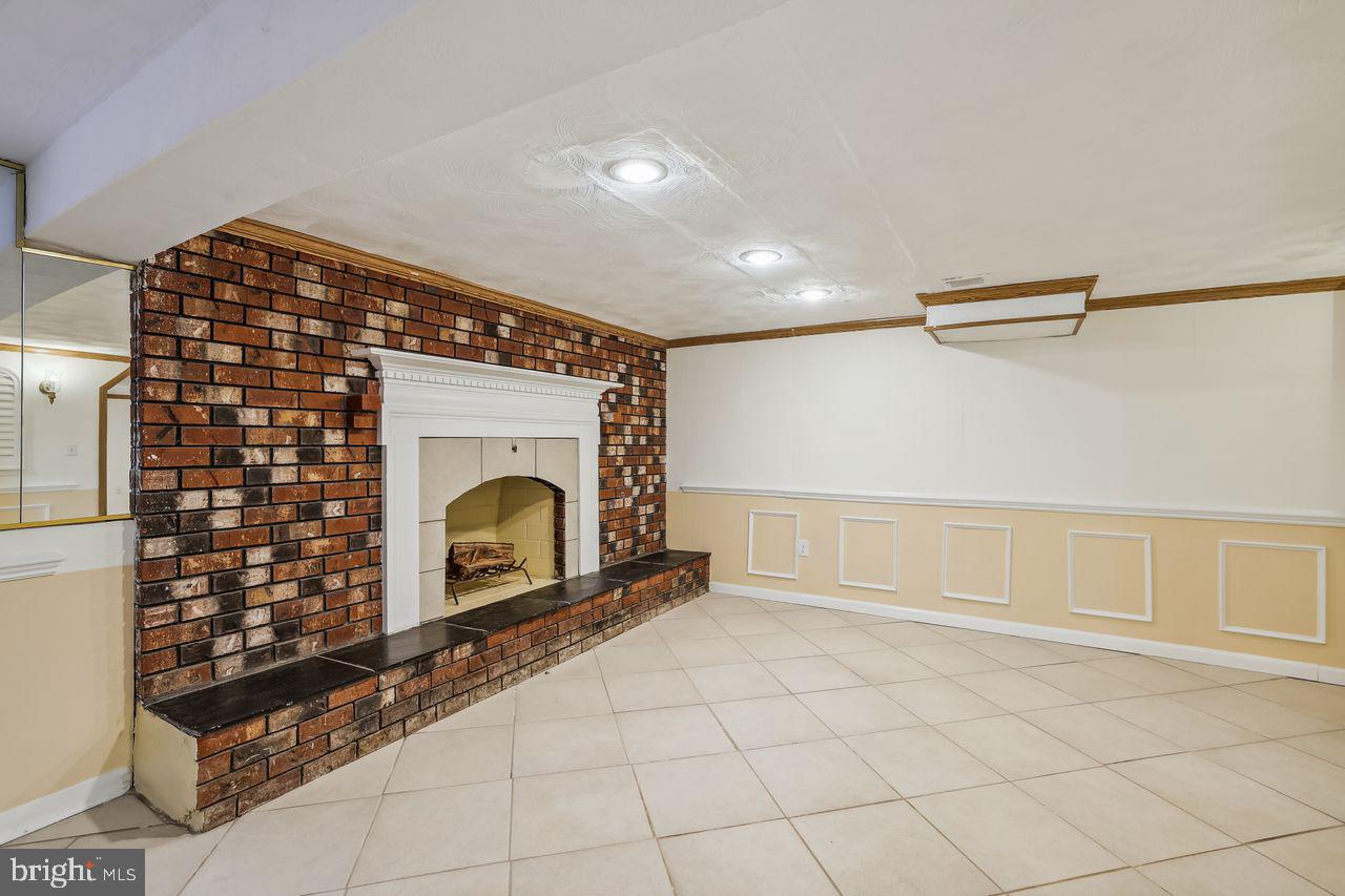 6417 COUNTRY CLUB COURT