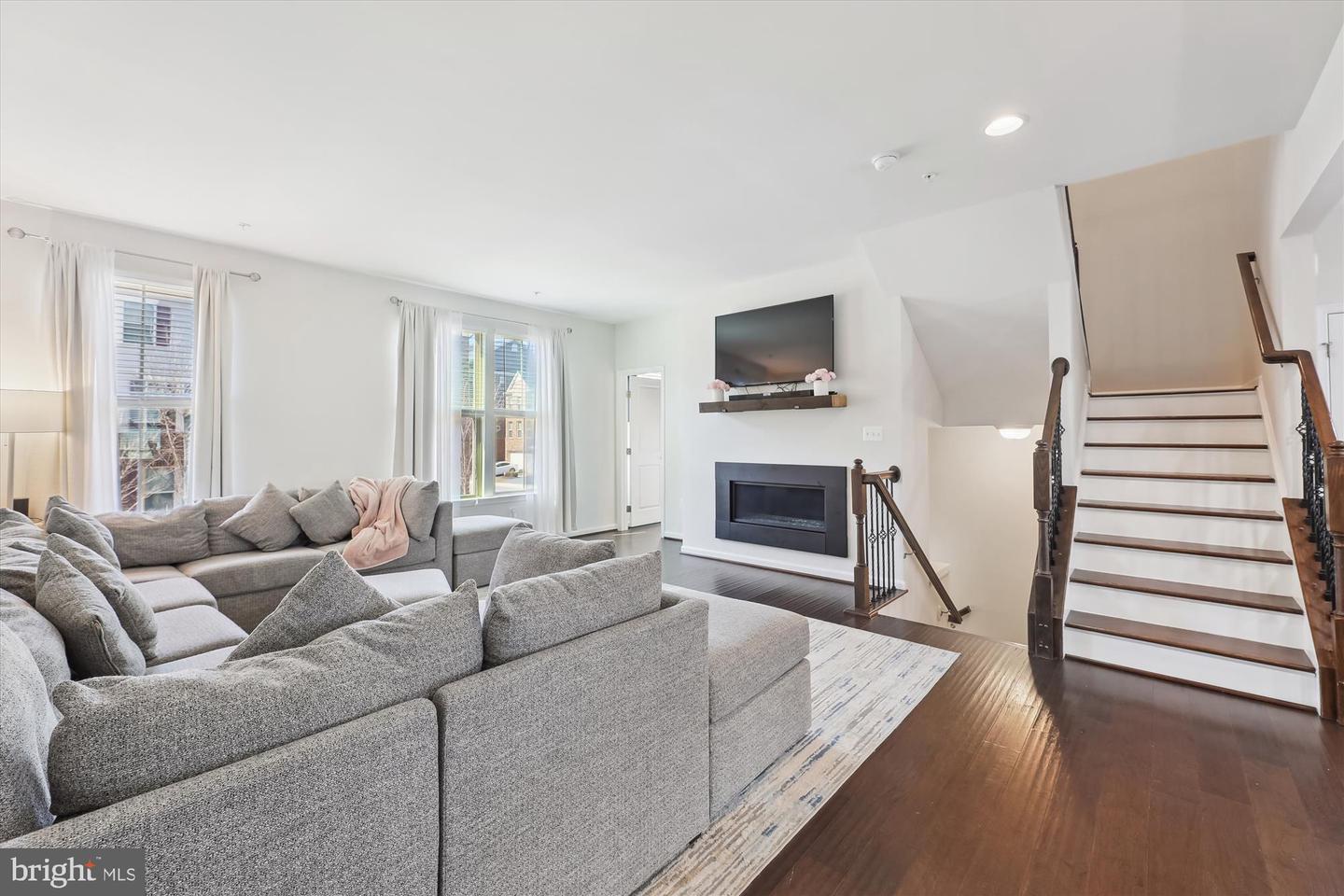 10173 Dorsey Ln