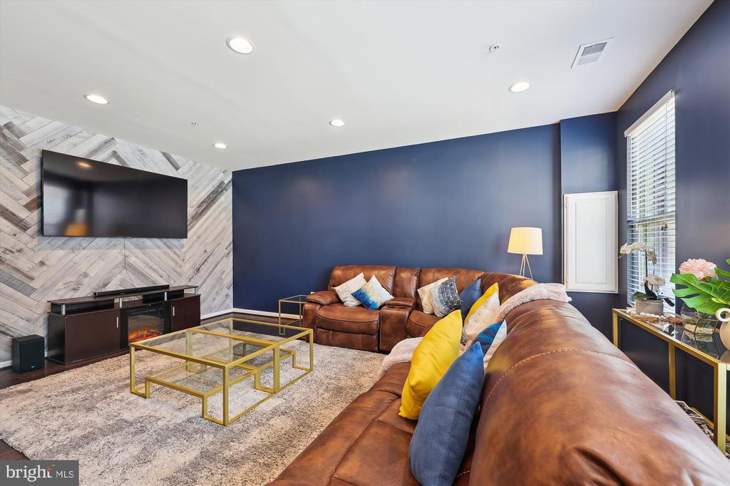 10173 Dorsey Ln