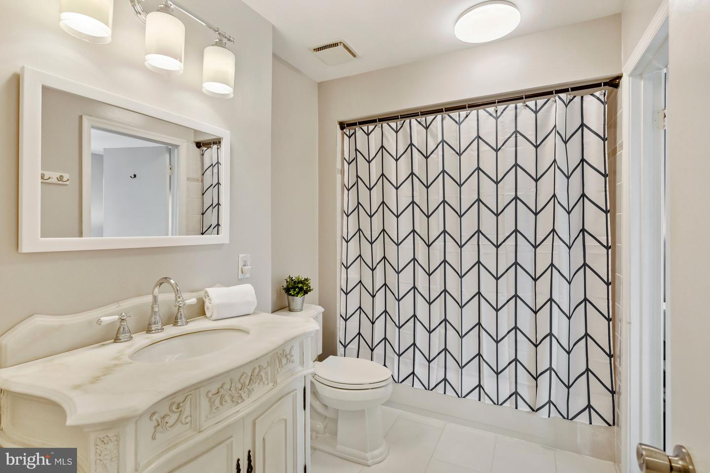 2919 S WOODSTOCK ST Unit: 2
