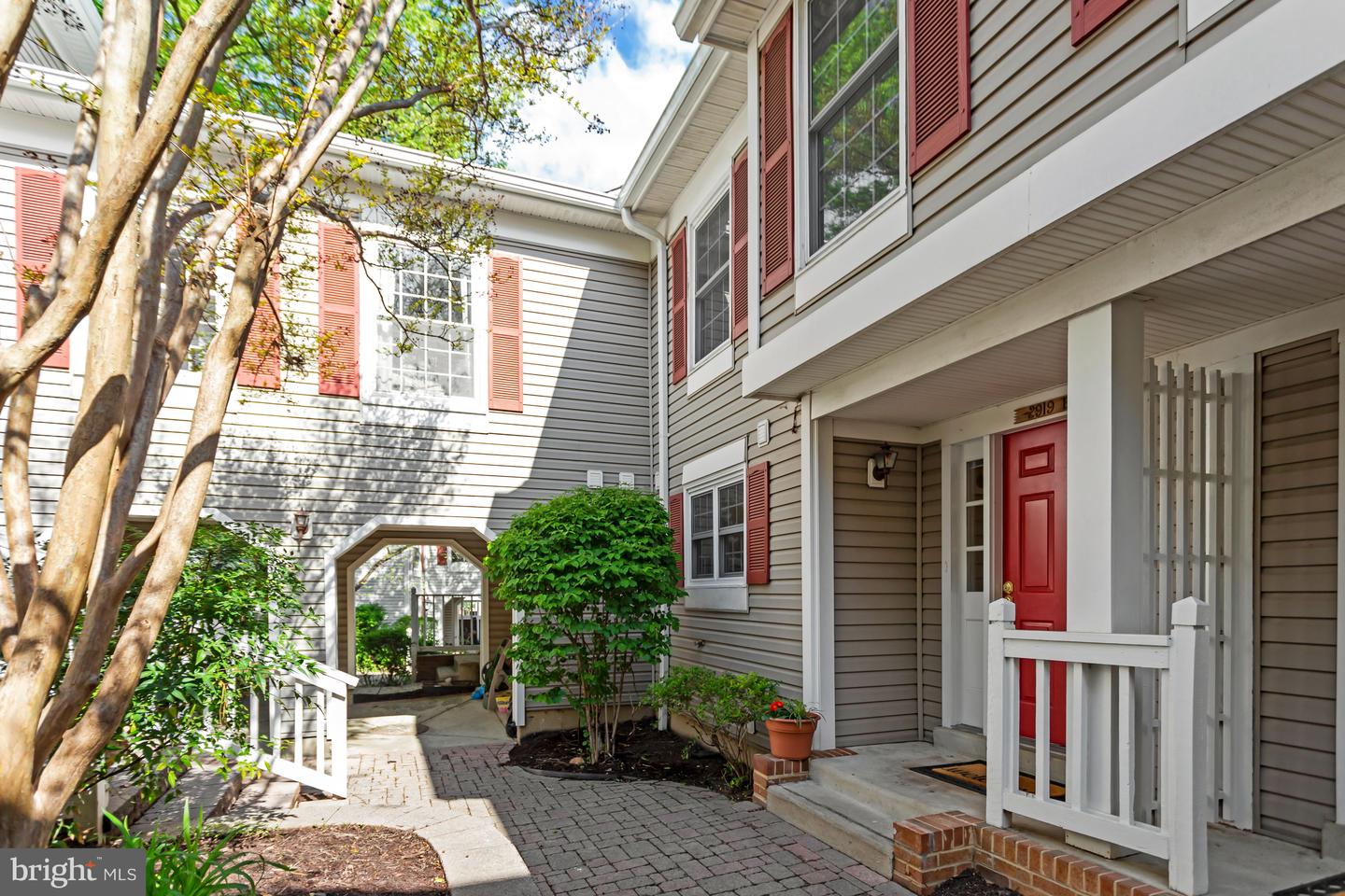 2919 S WOODSTOCK ST Unit: 2