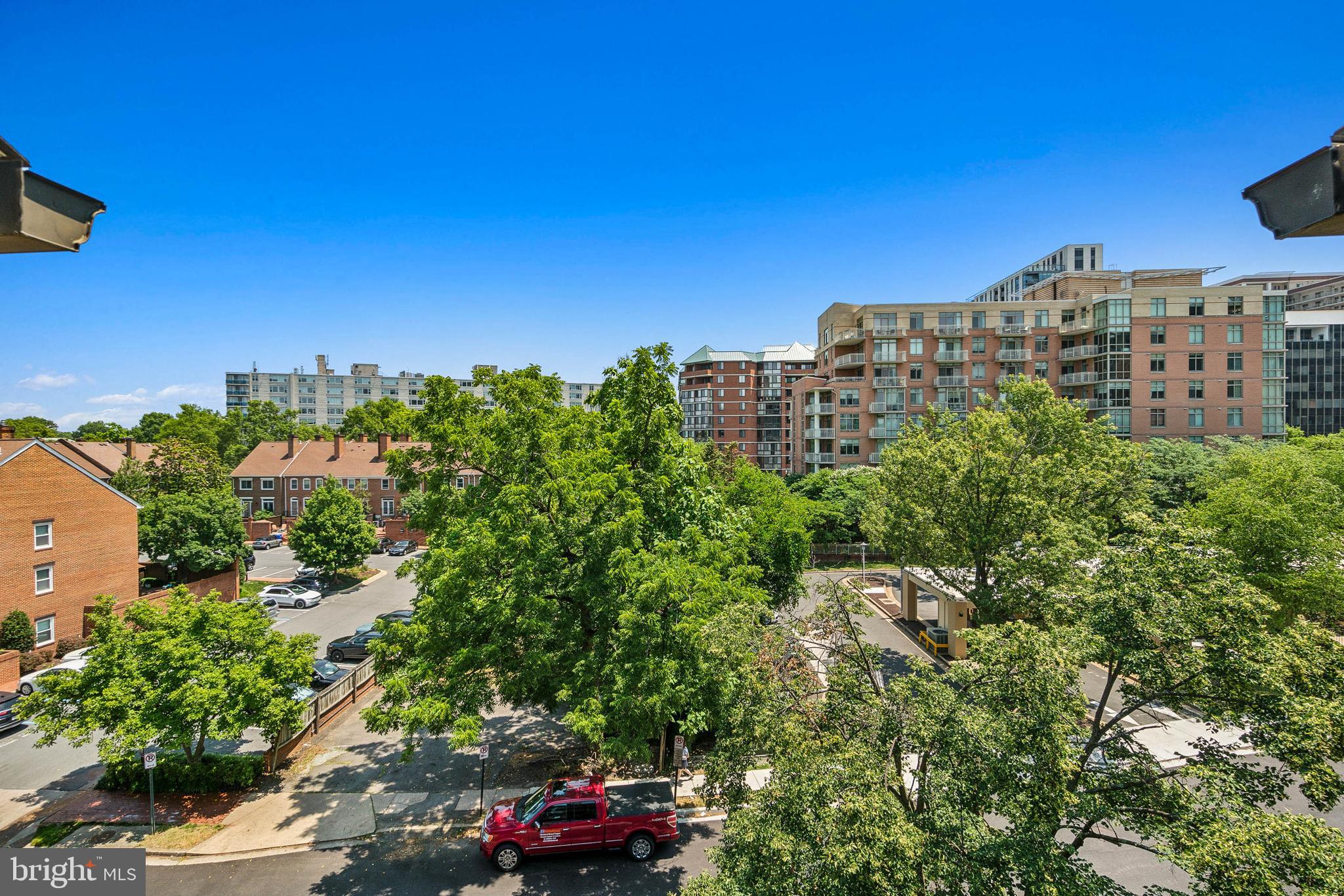 1020 N STAFFORD ST #402