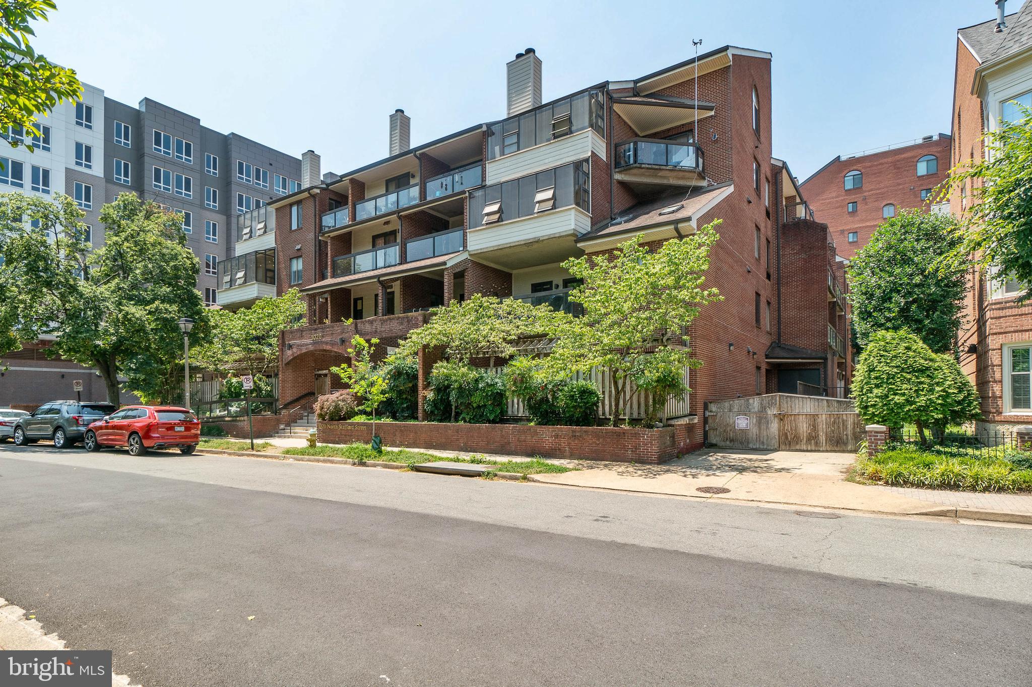 1020 N STAFFORD ST #402
