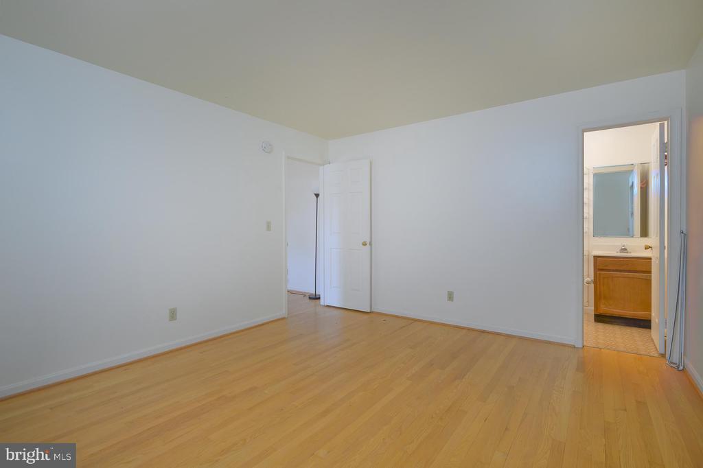 5151 19th Rd N