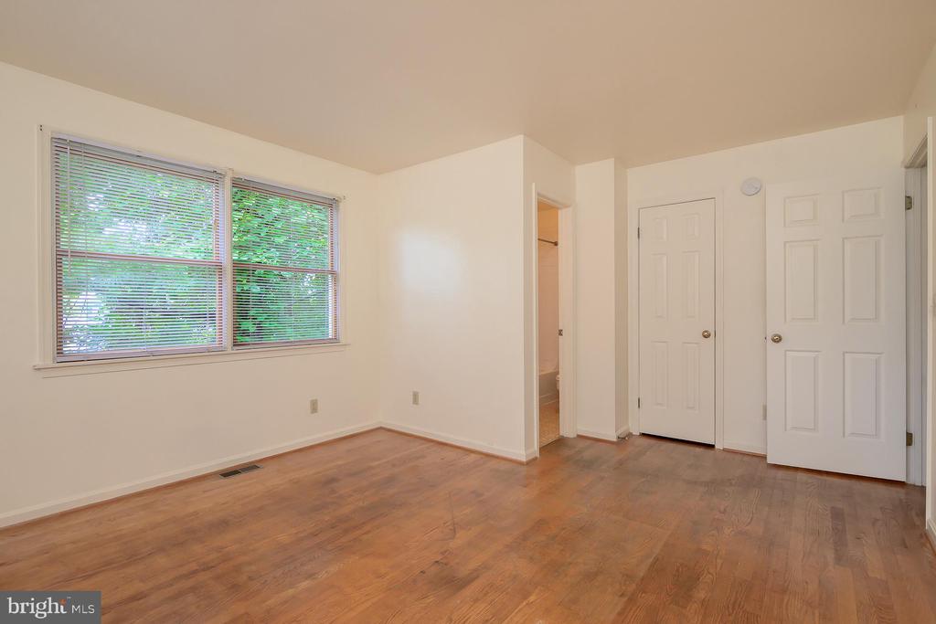 5151 19th Rd N